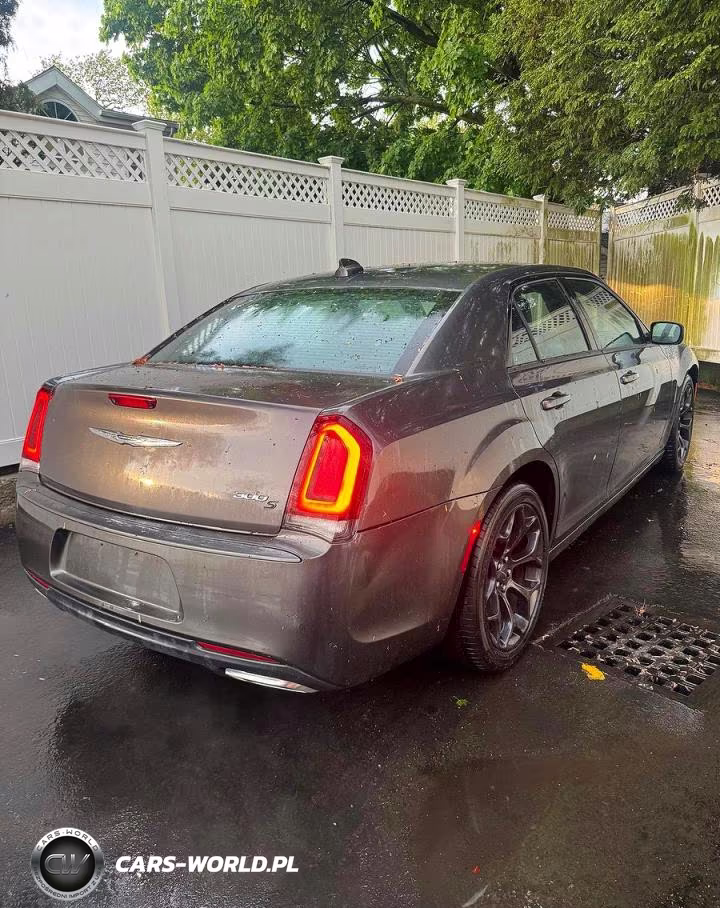 2020 Chrysler 300 S VIN:2C3CCABG5LH158682 - 4