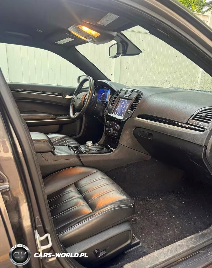 2020 Chrysler 300 S VIN:2C3CCABG5LH158682 - 5