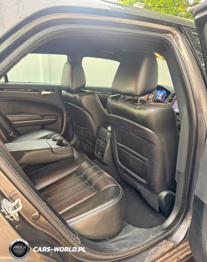 2020 Chrysler 300 S VIN:2C3CCABG5LH158682 - 6