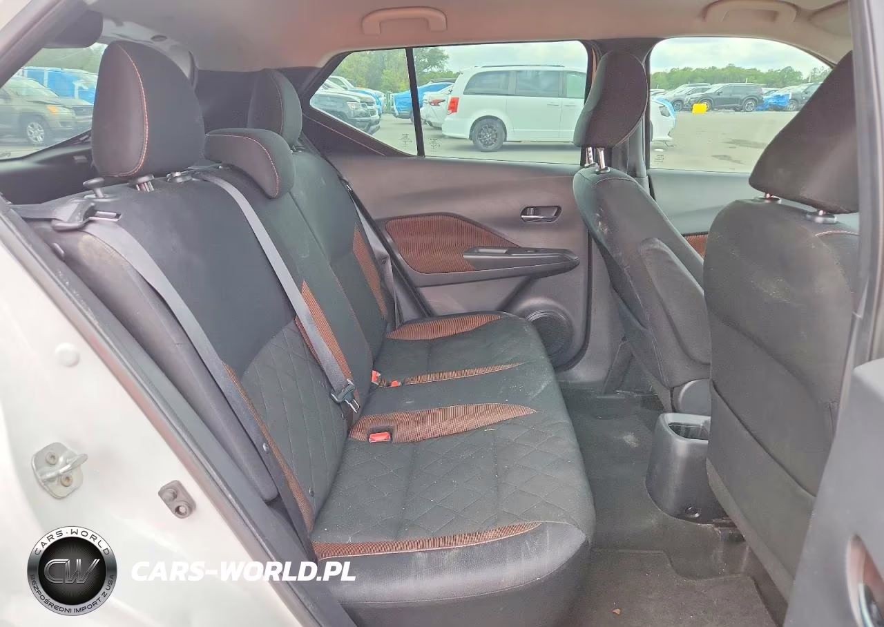 2018 Nissan Kicks Sr VIN:3N1CP5CUXJL525434 - 11