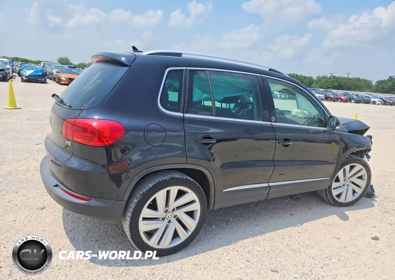 2017 Volkswagen Tiguan Wolfsburg VIN:WVGRV7AXXHK012732 - 3