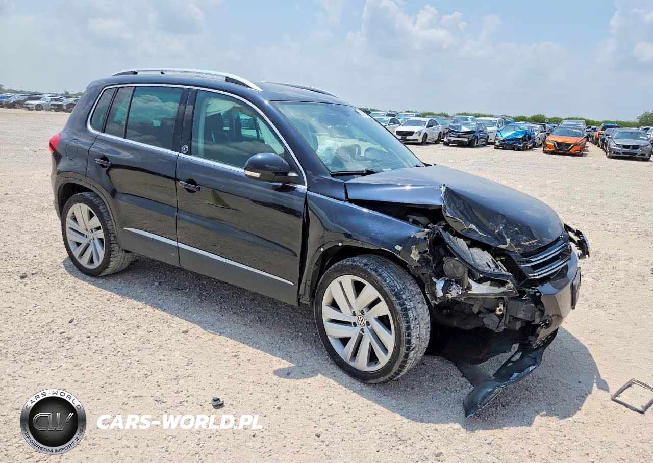2017 Volkswagen Tiguan Wolfsburg VIN:WVGRV7AXXHK012732 - 4