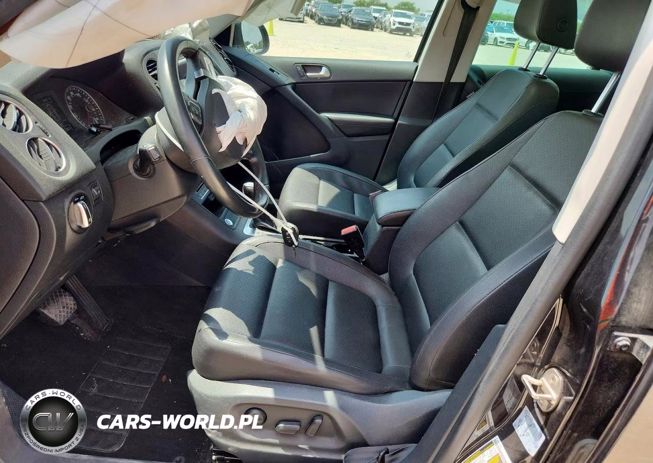 2017 Volkswagen Tiguan Wolfsburg VIN:WVGRV7AXXHK012732 - 7