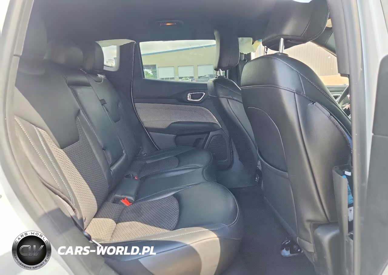2025 Jeep Compass Latitude VIN:3C4NJDBN5ST566972 - 11