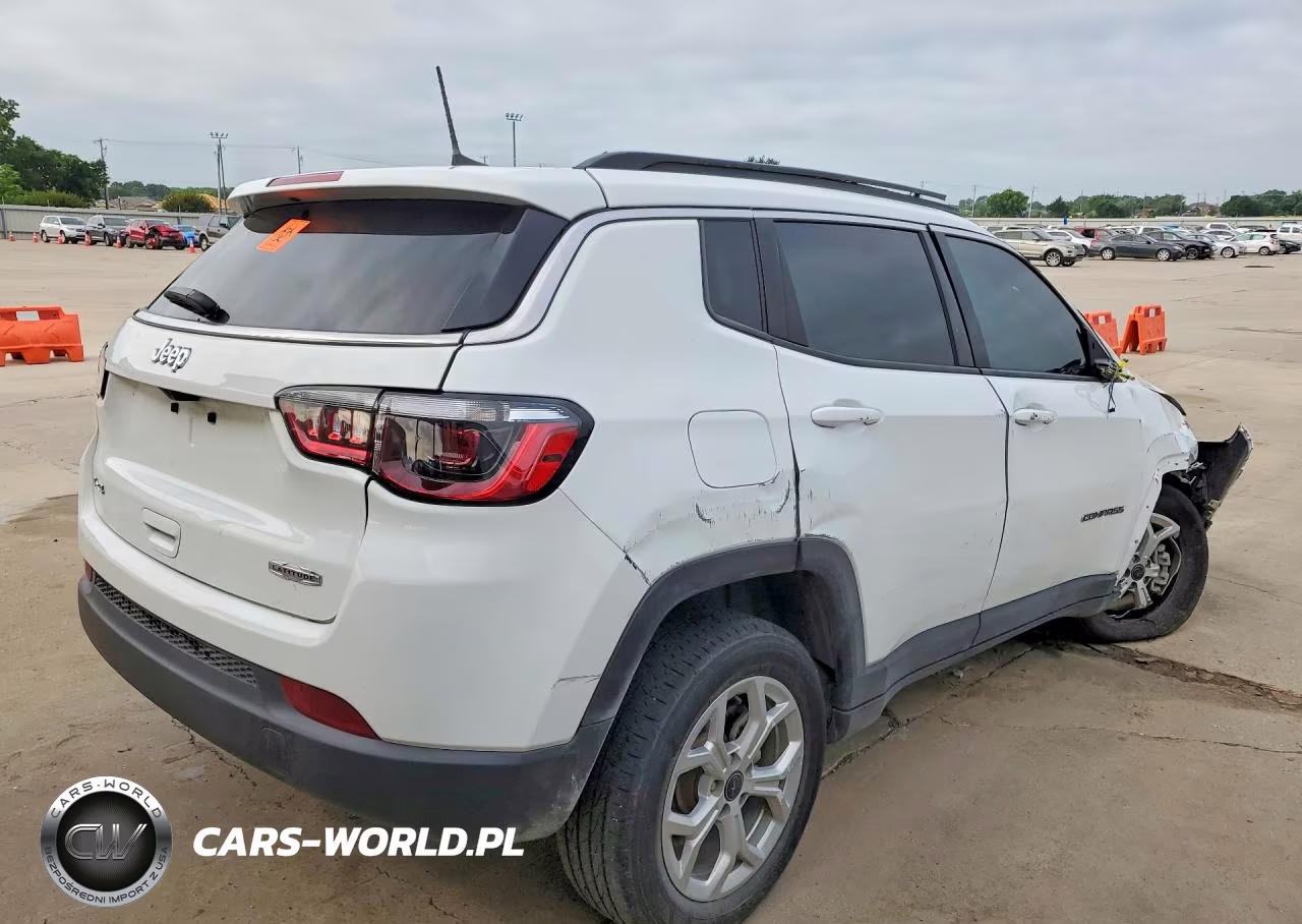 2025 Jeep Compass Latitude VIN:3C4NJDBN5ST566972 - 3
