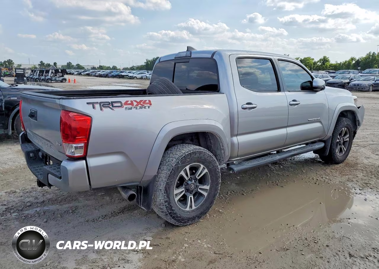 2018 Toyota Tacoma Trd Sport VIN:5TFCZ5AN8JX123046 - 3