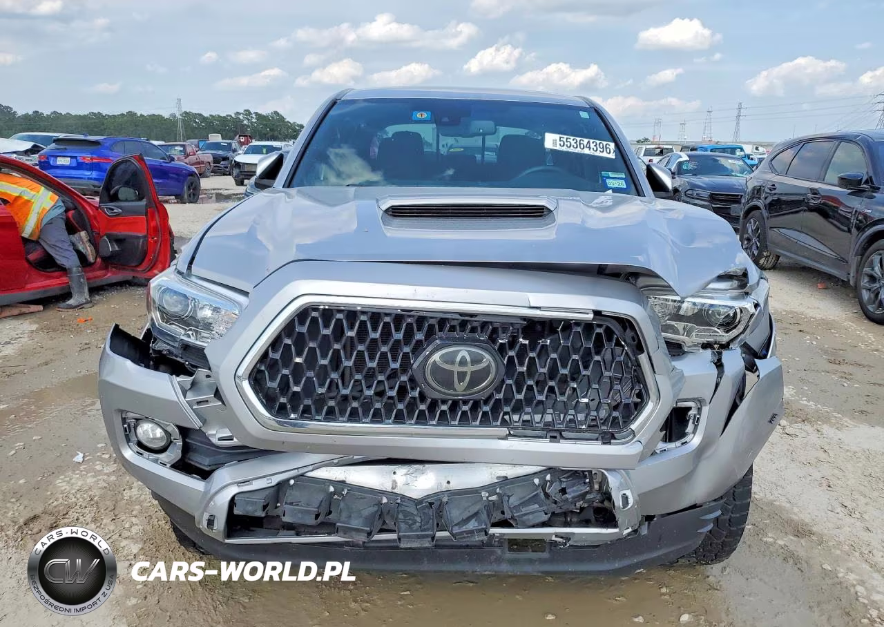 2018 Toyota Tacoma Trd Sport VIN:5TFCZ5AN8JX123046 - 5