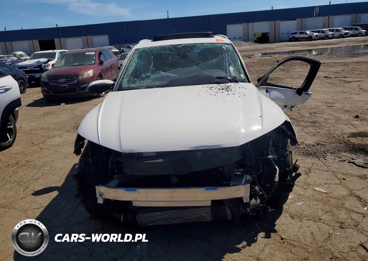 2018 Audi Q5 Premium Plus VIN:WA1BNAFY8J2228549 - 5