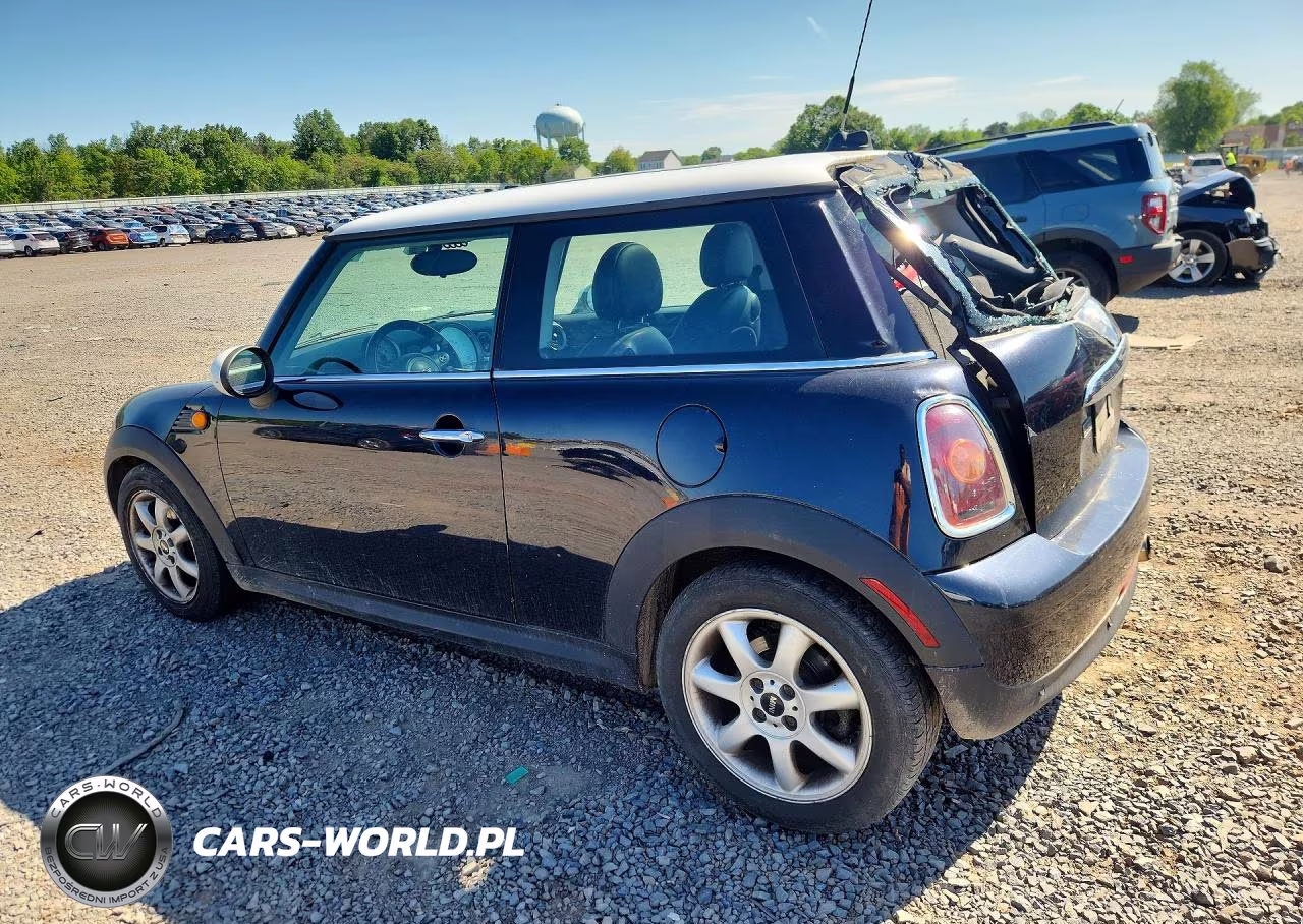 2007 Mini Cooper VIN:WMWMF33517TT50462 - 2