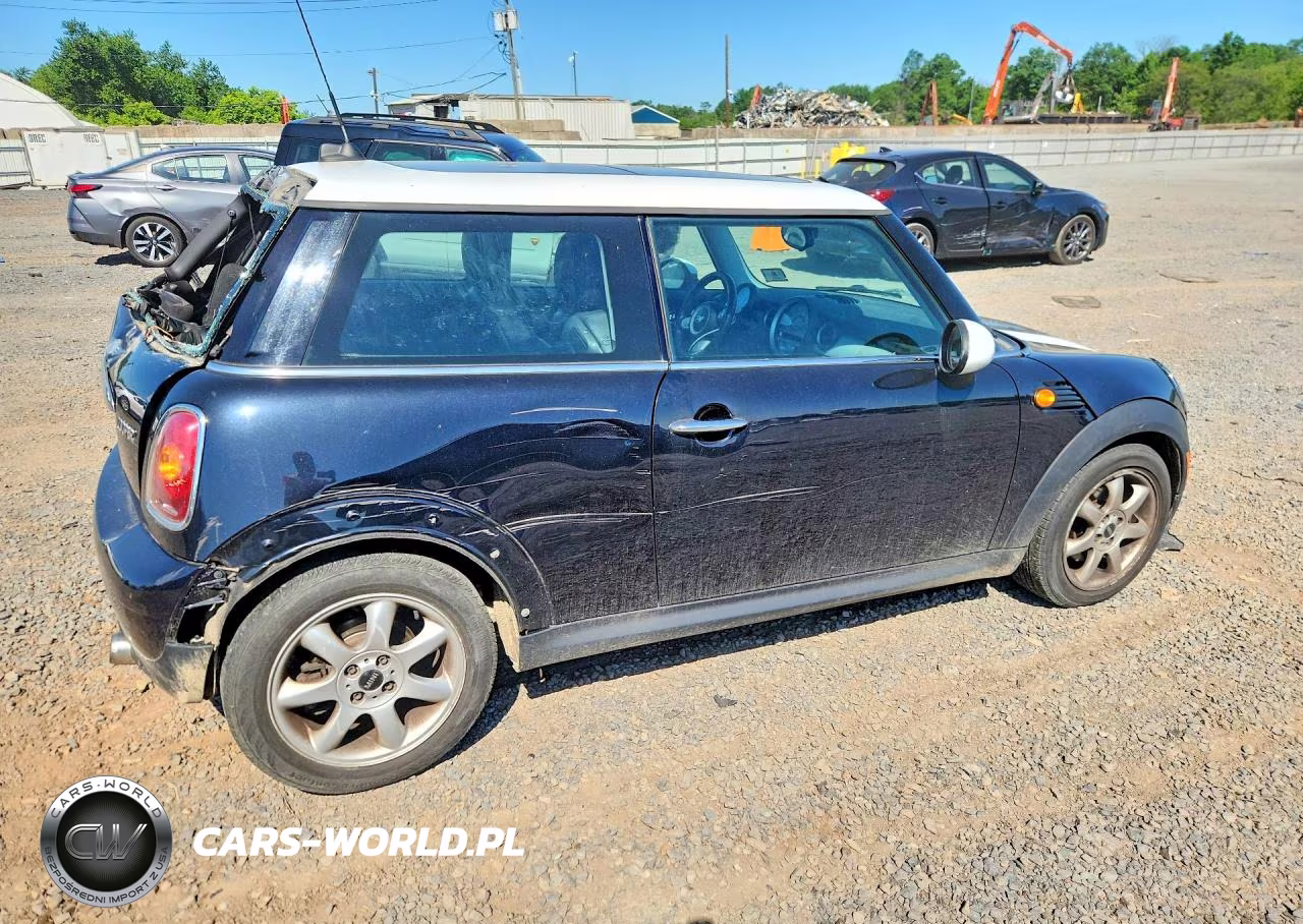 2007 Mini Cooper VIN:WMWMF33517TT50462 - 3