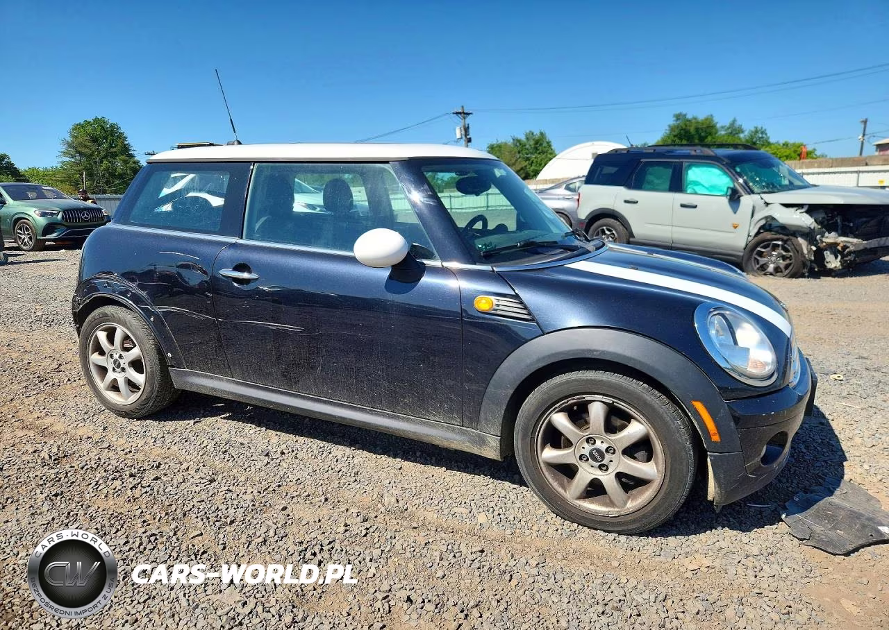 2007 Mini Cooper VIN:WMWMF33517TT50462 - 4