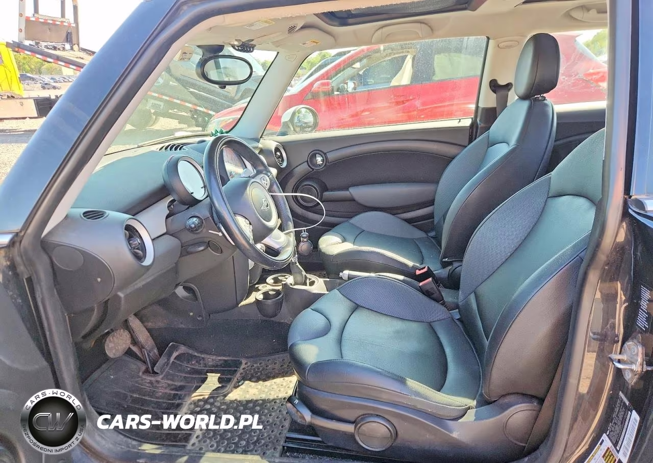 2007 Mini Cooper VIN:WMWMF33517TT50462 - 7