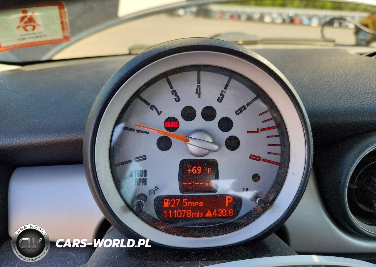 2007 Mini Cooper VIN:WMWMF33517TT50462 - 9
