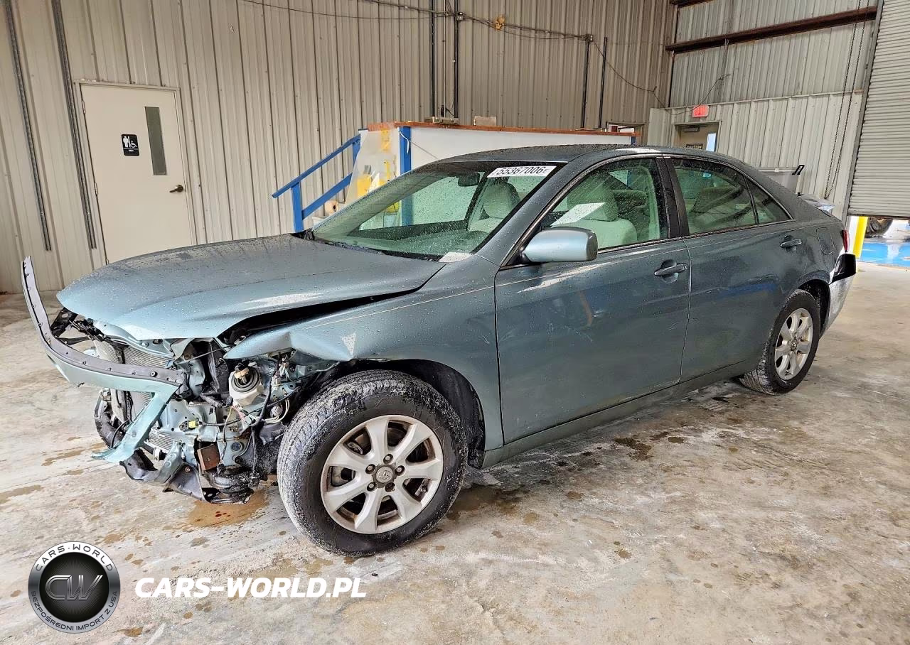 2011 Toyota Camry Le – zdjęcie 1 z 13