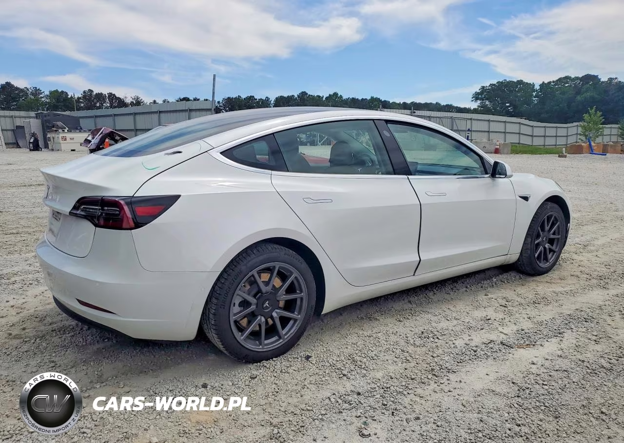 2020 Tesla Model 3 VIN:5YJ3E1EA6LF745220 - 3