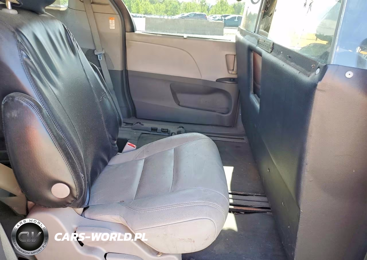 2017 Toyota Sienna Le VIN:5TDKZ3DC7HS886962 - 11