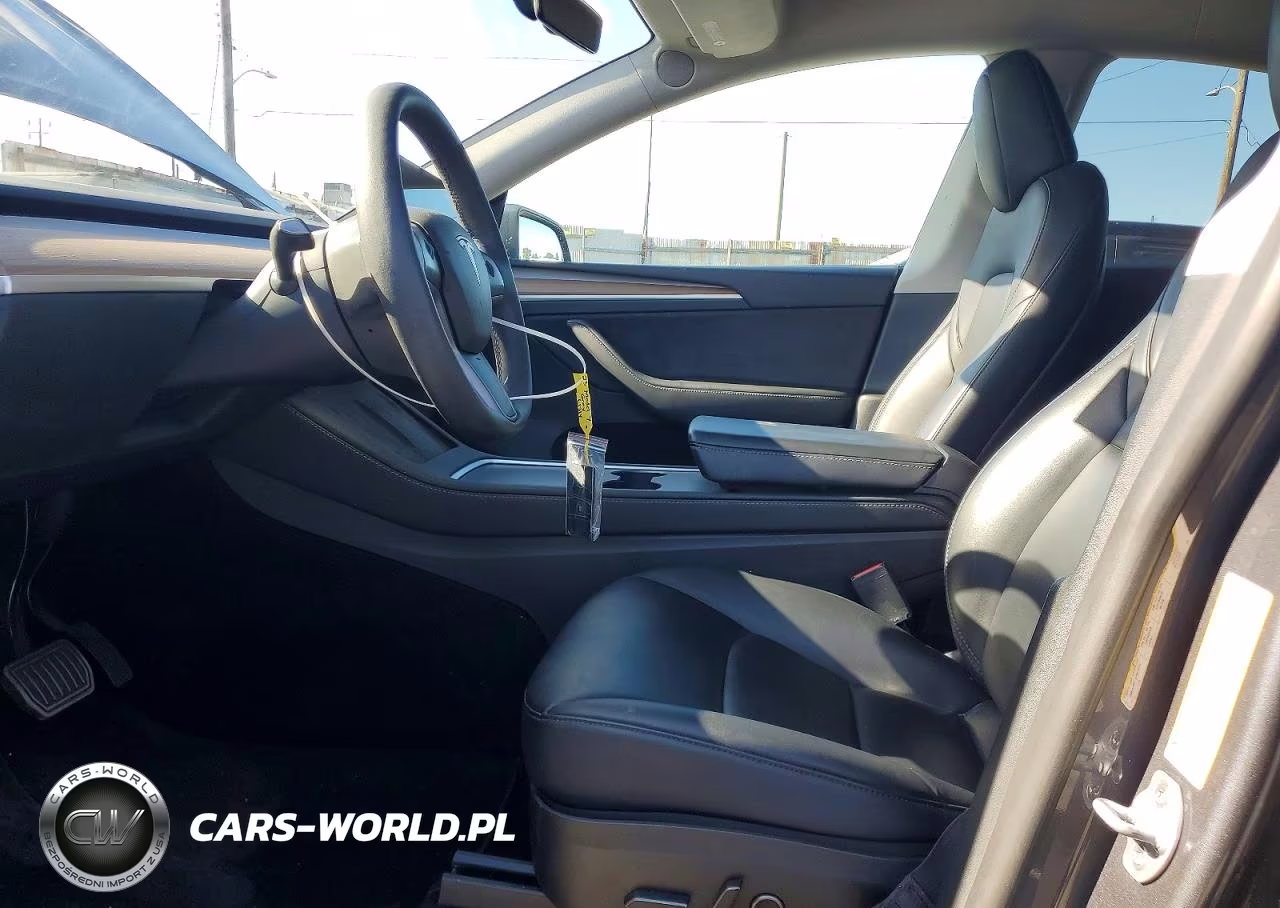 2023 Tesla Model Y VIN:7SAYGDED3PF941314 - 7