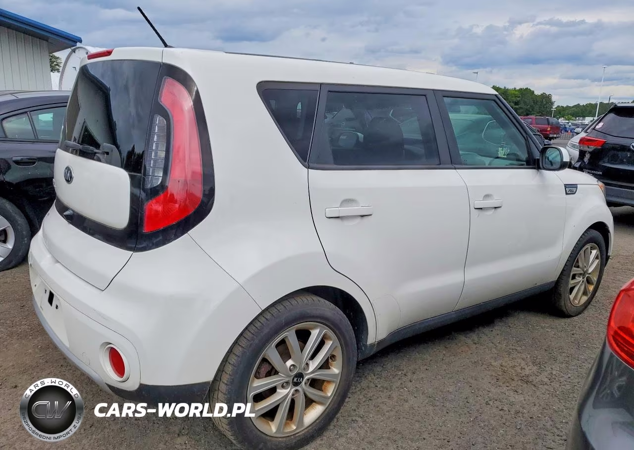 2018 Kia Soul + VIN:KNDJP3A55J7612652 - 3