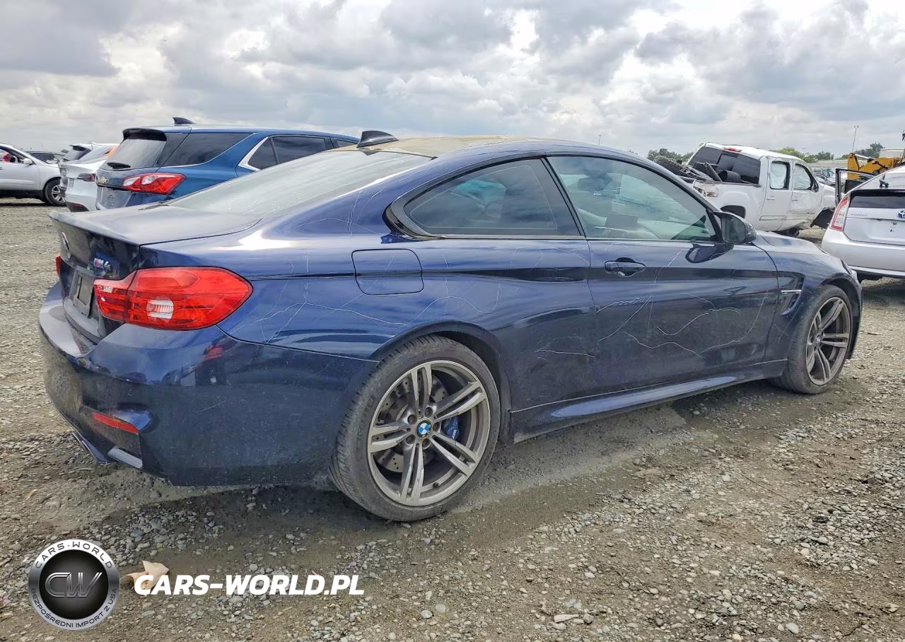 2015 BMW M4 VIN:WBS3R9C53FK330588 - 3