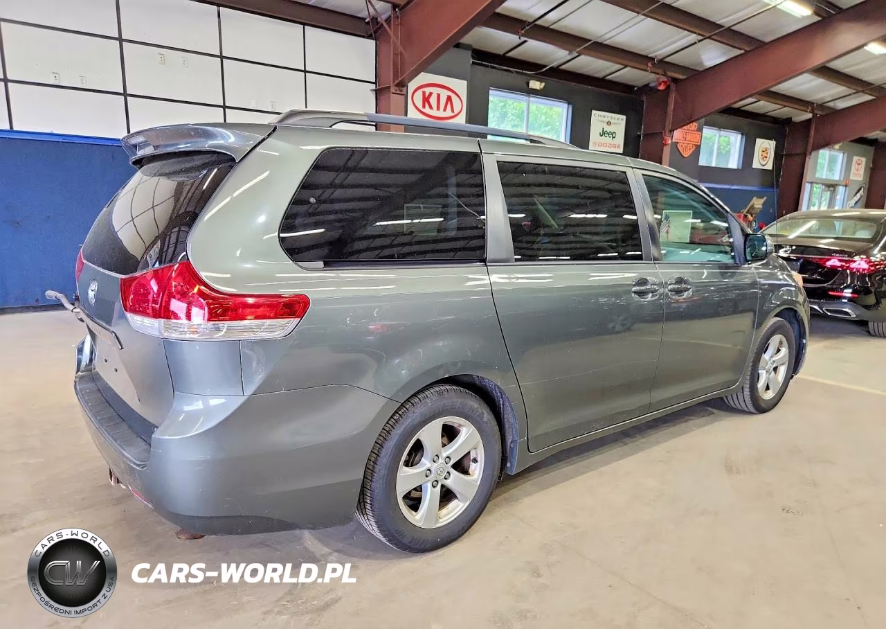 2014 Toyota Sienna Le VIN:5TDKK3DC0ES444430 - 3