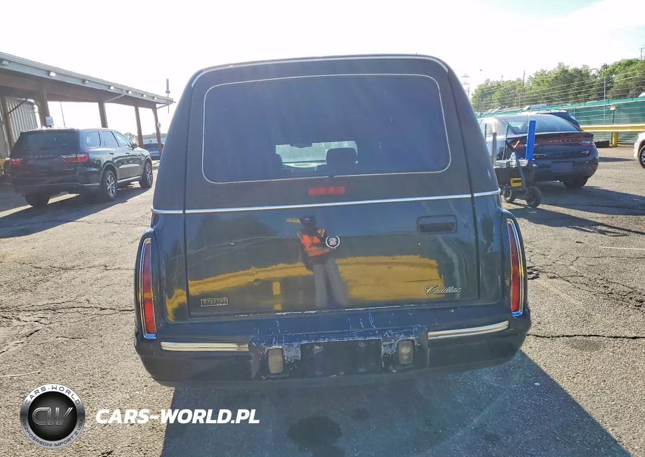 1999 Cadillac Commercial Chassis VIN:1GEEH90Y0XU500002 - 6
