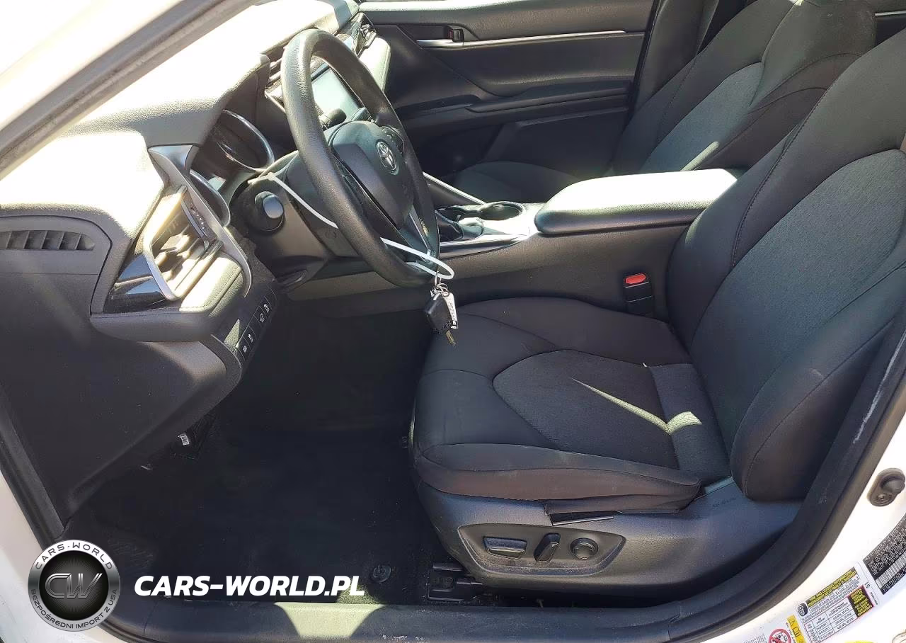 2019 Toyota Camry Le VIN:4T1B11HK4KU243996 - 7