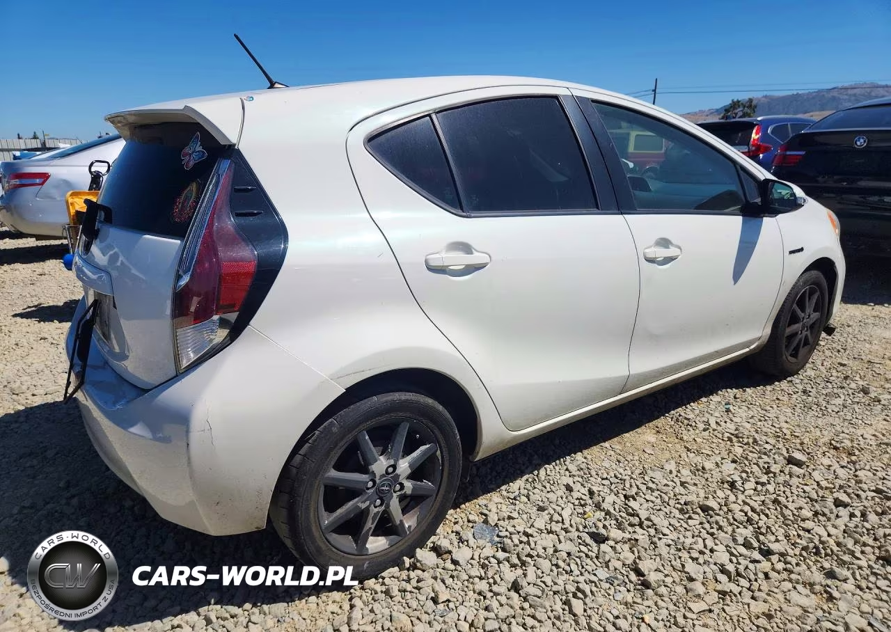 2013 Toyota Prius C One VIN:JTDKDTB39D1057349 - 3