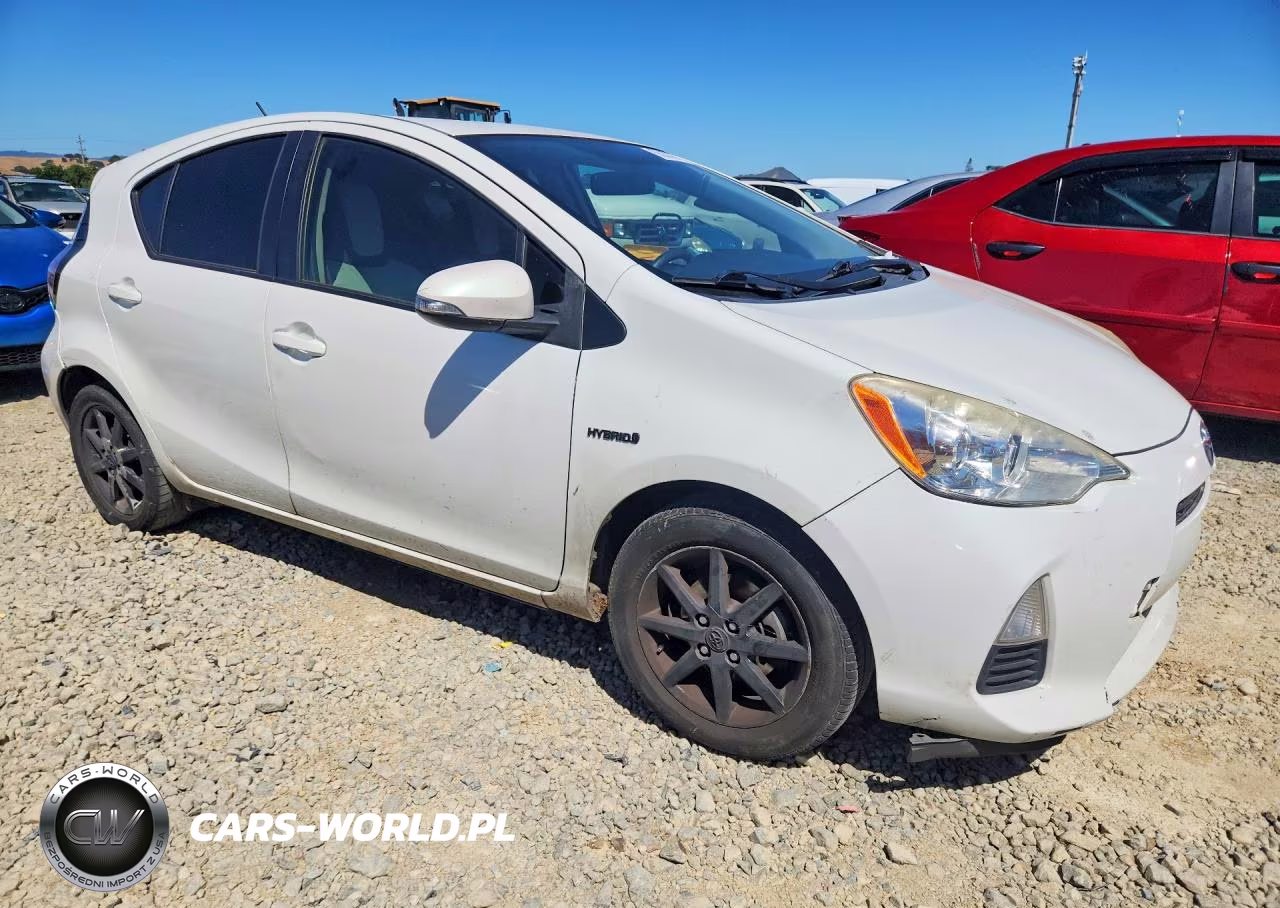 2013 Toyota Prius C One VIN:JTDKDTB39D1057349 - 4
