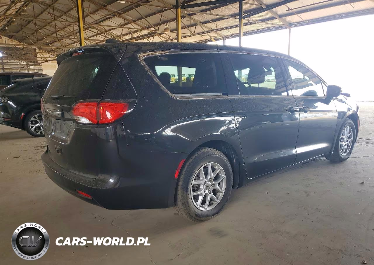 2022 Chrysler Voyager VIN:2C4RC1CG7NR211609 - 3
