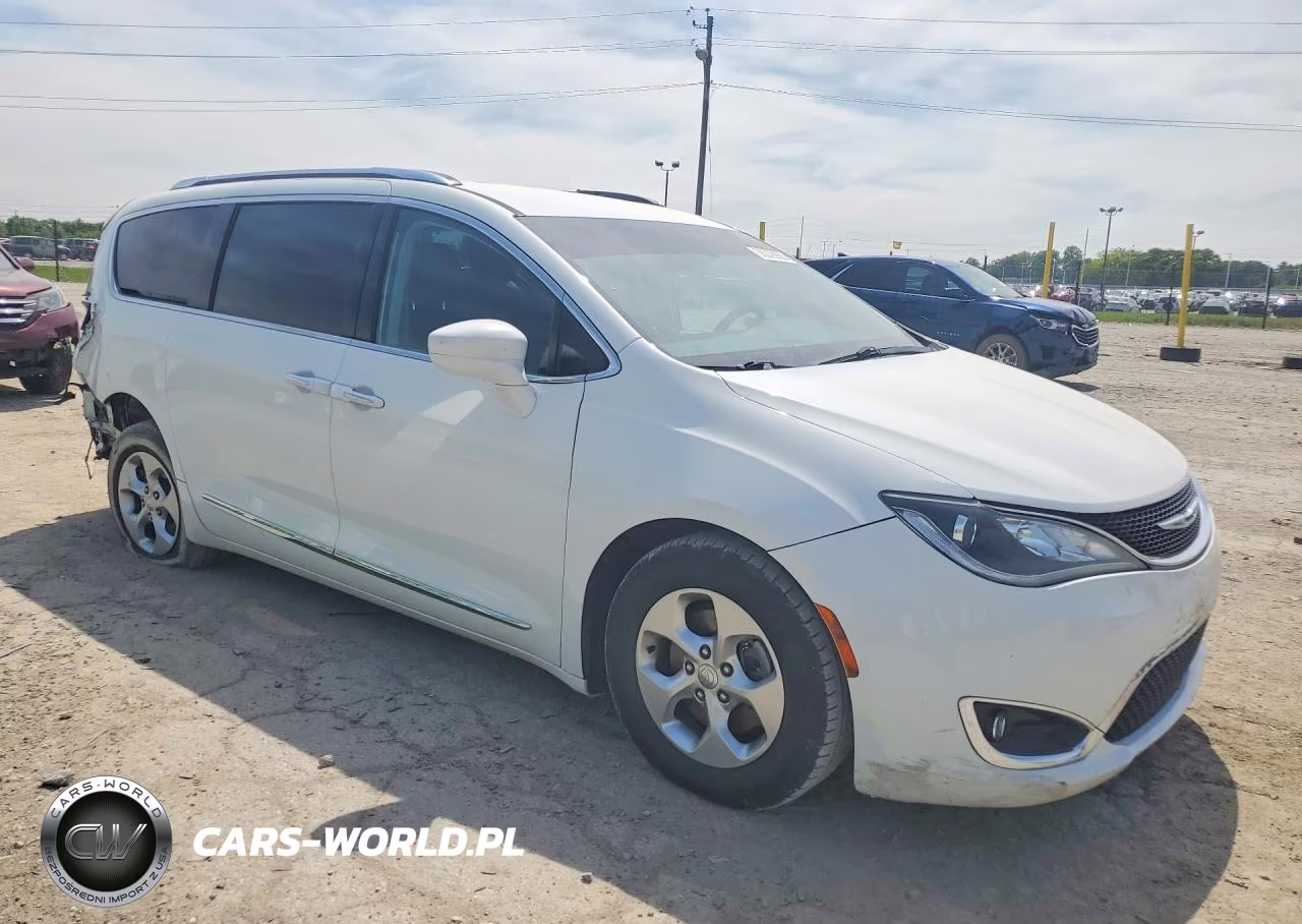 2017 Chrysler Pacifica Touring L Plus VIN:2C4RC1EG3HR578265 - 4