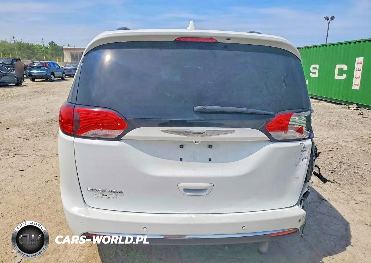 2017 Chrysler Pacifica Touring L Plus VIN:2C4RC1EG3HR578265 - 6