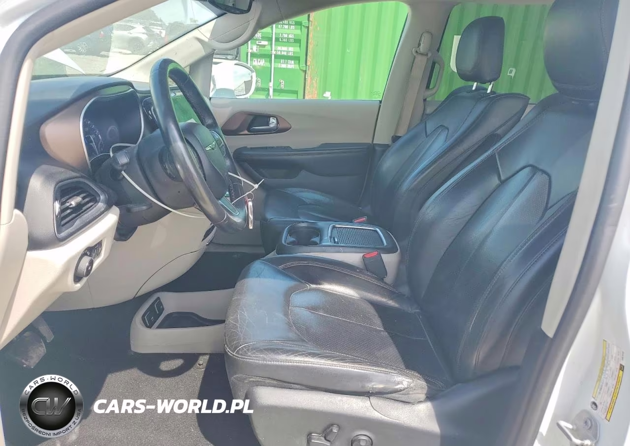 2017 Chrysler Pacifica Touring L Plus VIN:2C4RC1EG3HR578265 - 7
