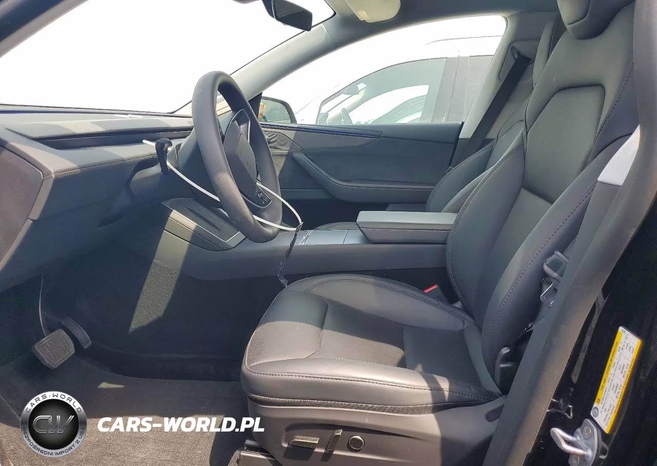 2026 Tesla Model Y VIN:7SAYGDEDXTF462267 - 7