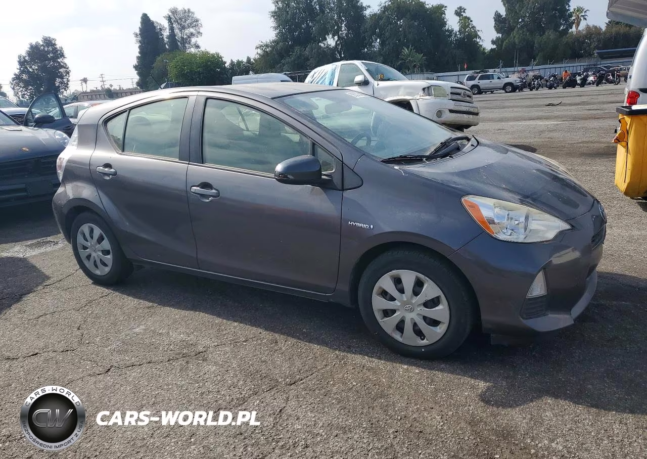 2014 Toyota Prius C One VIN:JTDKDTB31E1566305 - 4