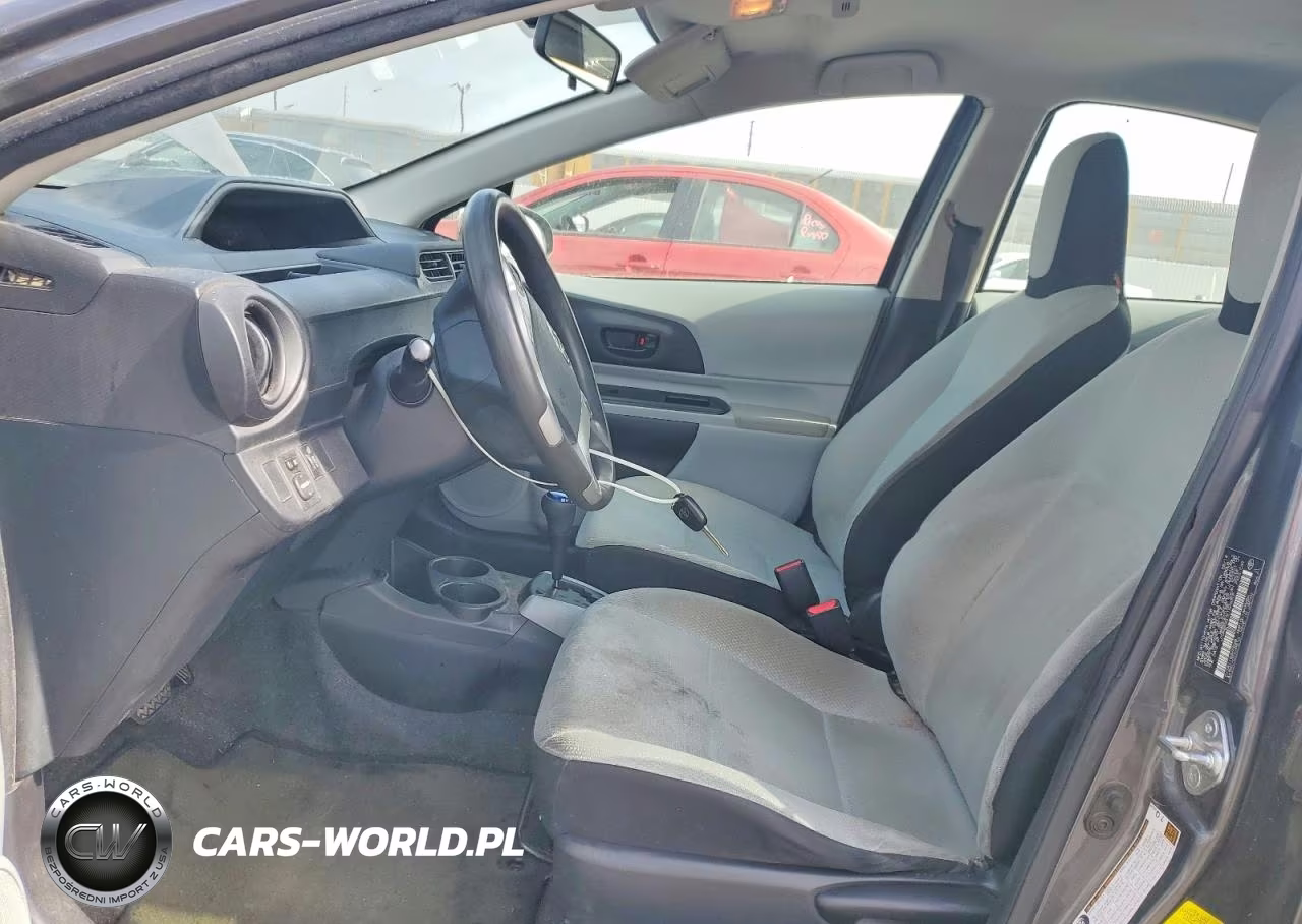 2014 Toyota Prius C One VIN:JTDKDTB31E1566305 - 7