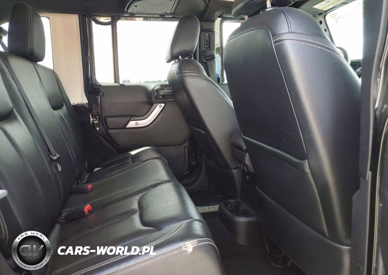 2015 Jeep Wrangler Unlimited Rubicon VIN:1C4BJWFG0FL731399 - 11
