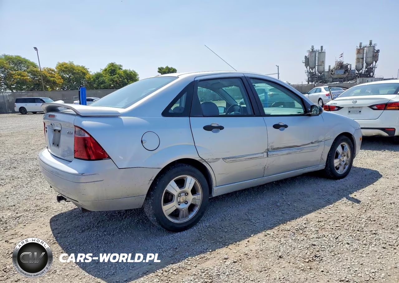 2005 Ford Focus Zx4 VIN:1FAFP34N15W126004 - 3