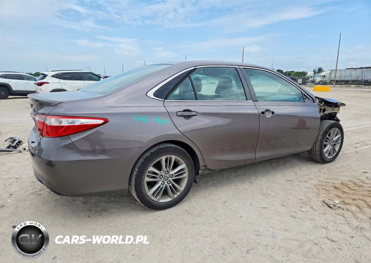 2015 Toyota Camry Se VIN:4T1BF1FK2FU016915 - 3