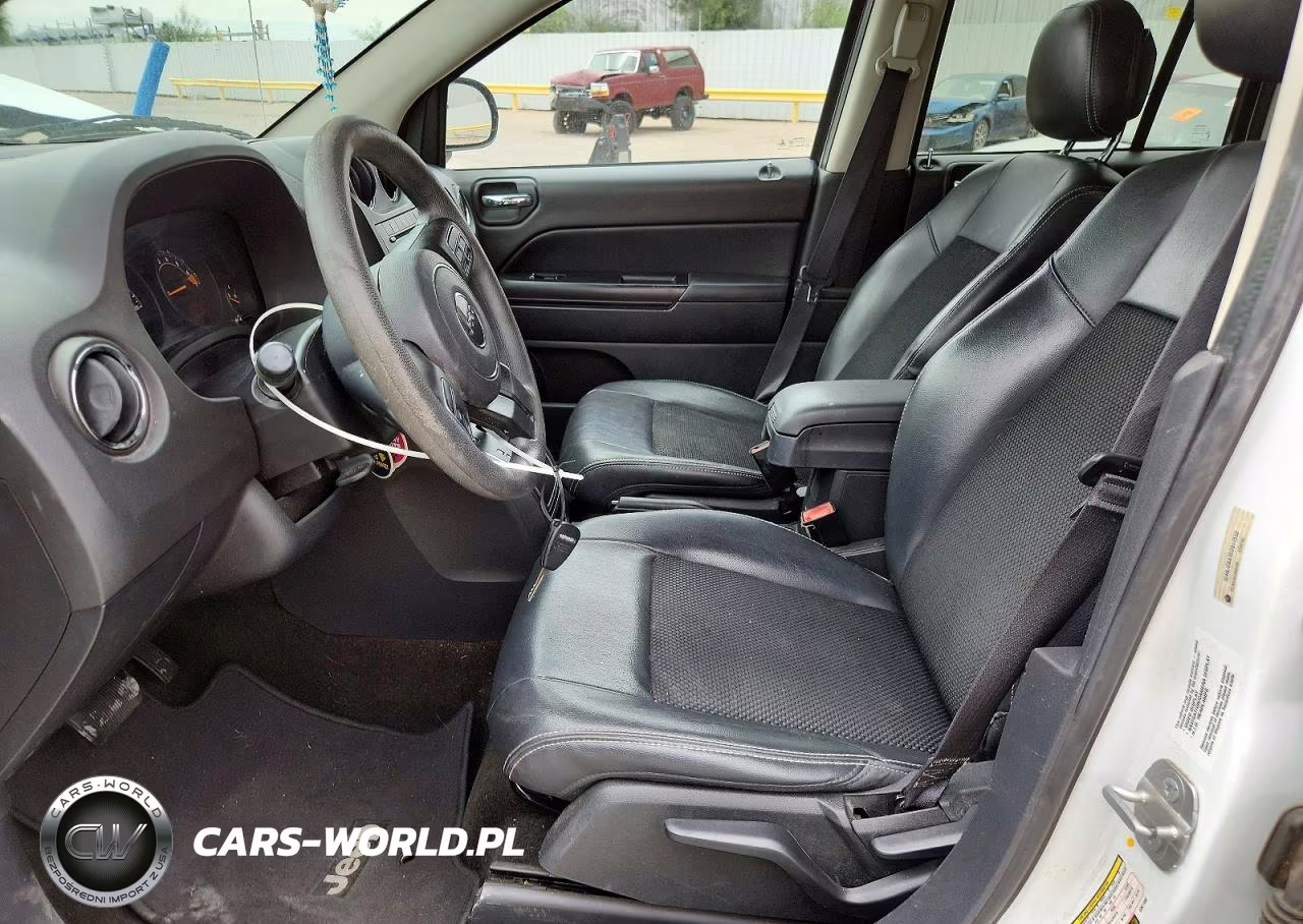 2014 Jeep Compass Sport VIN:1C4NJCBA7ED911582 - 7