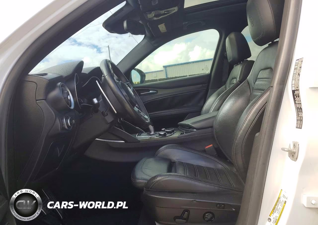 2018 Alfa Romeo Stelvio Ti Sport VIN:ZASFAKNN0J7B82368 - 7