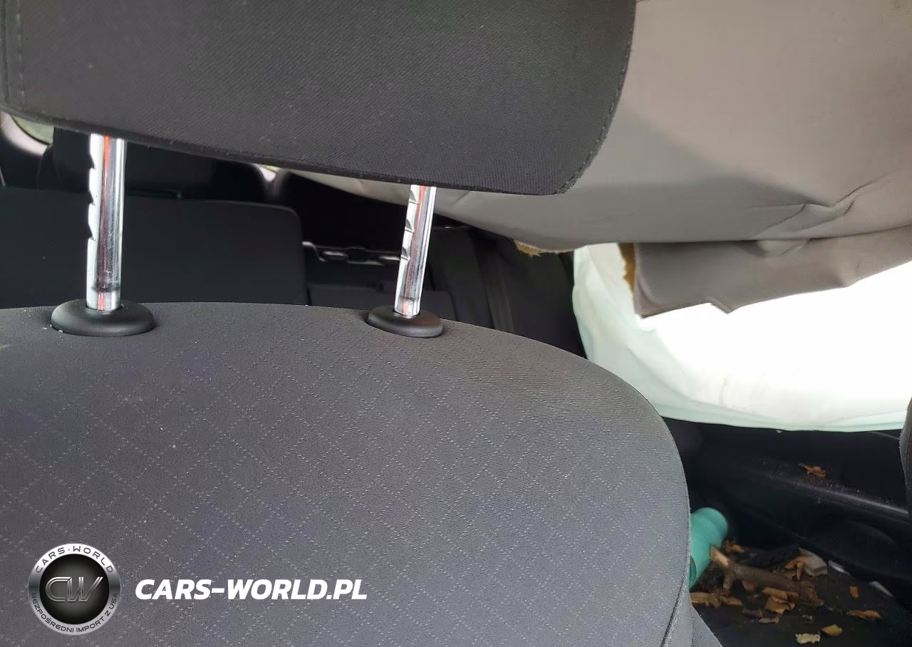 2019 Kia Sorento L VIN:5XYPG4A3XKG582471 - 10