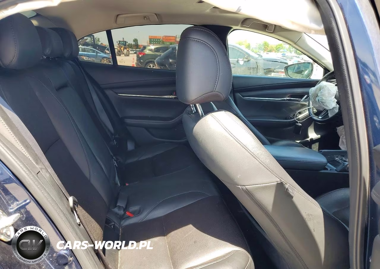 2023 Mazda 3 Premium VIN:3MZBPBDM8PM350025 - 10