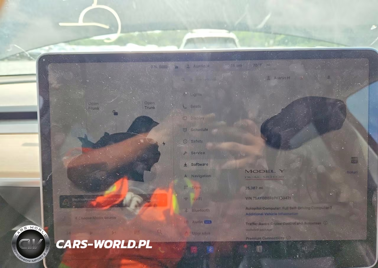 2023 Tesla Model Y VIN:7SAYGDEF8PF753471 - 9