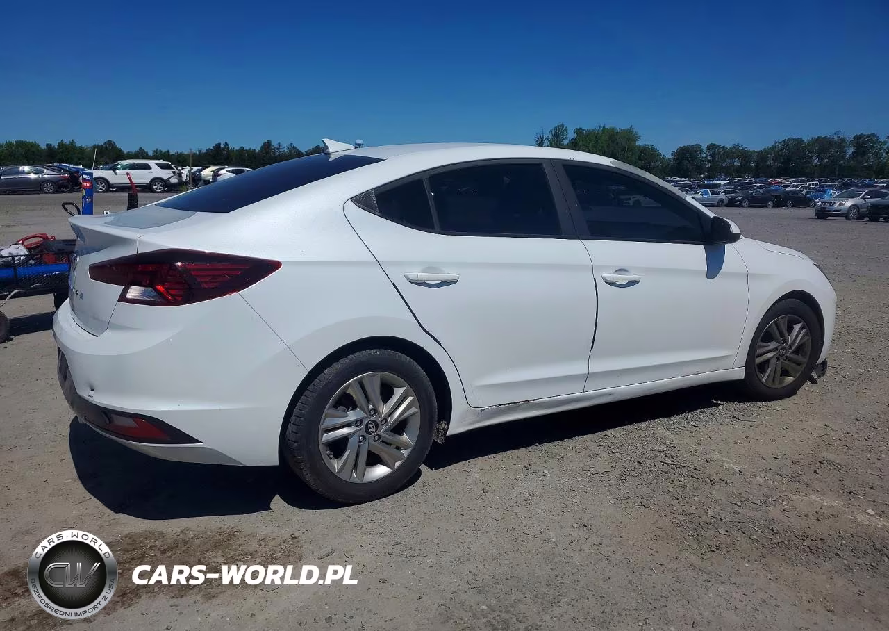 2019 Hyundai Elantra Sel VIN:5NPD84LF1KH450957 - 3