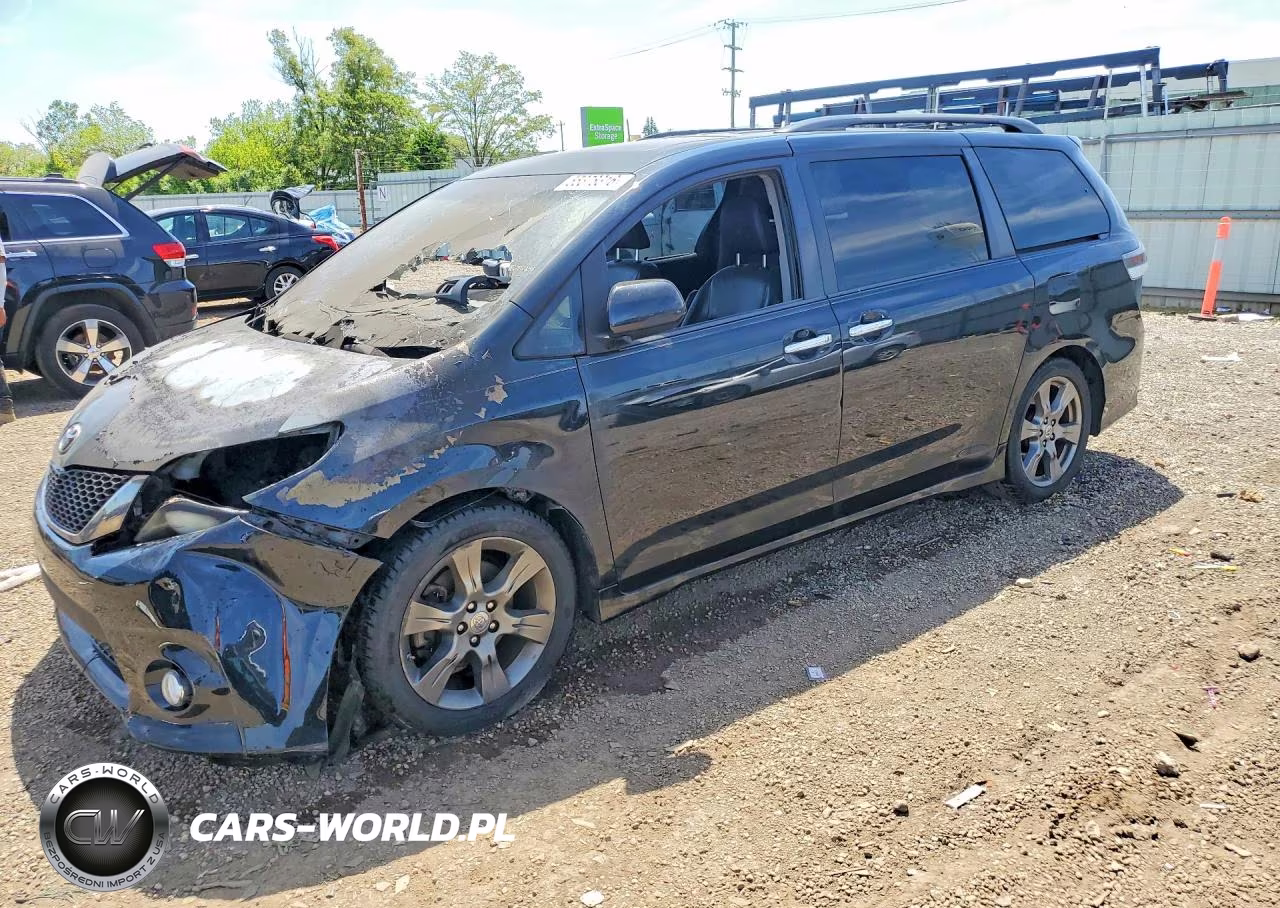 2015 Toyota Sienna Sport