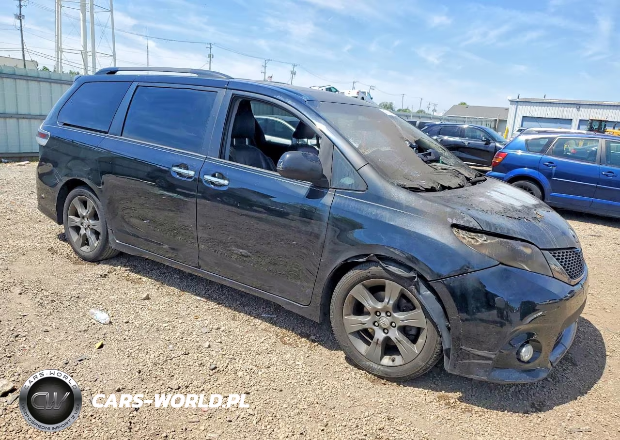 2015 Toyota Sienna Sport VIN:5TDXK3DC0FS597879 - 4