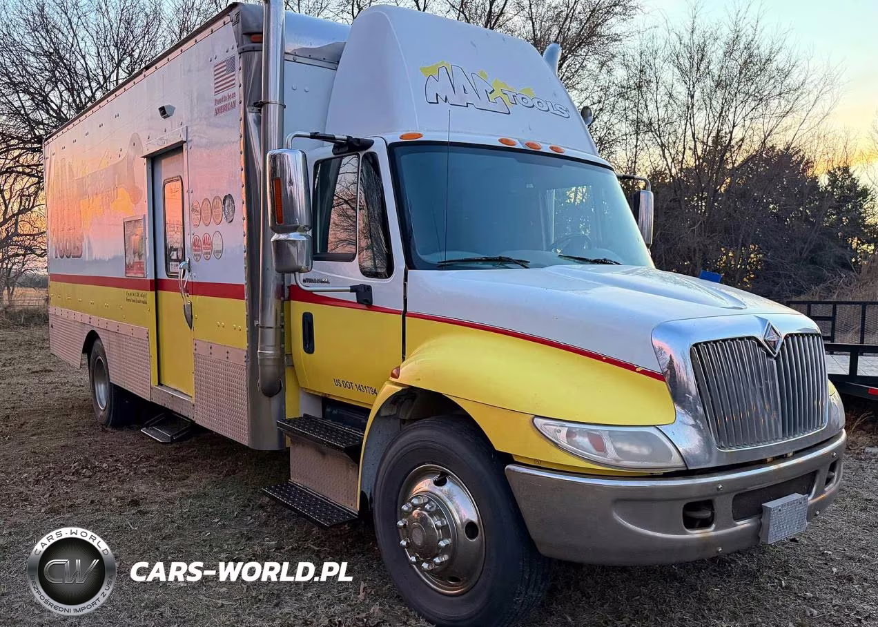 2002 Intl 4000 - Trucks Box Truck