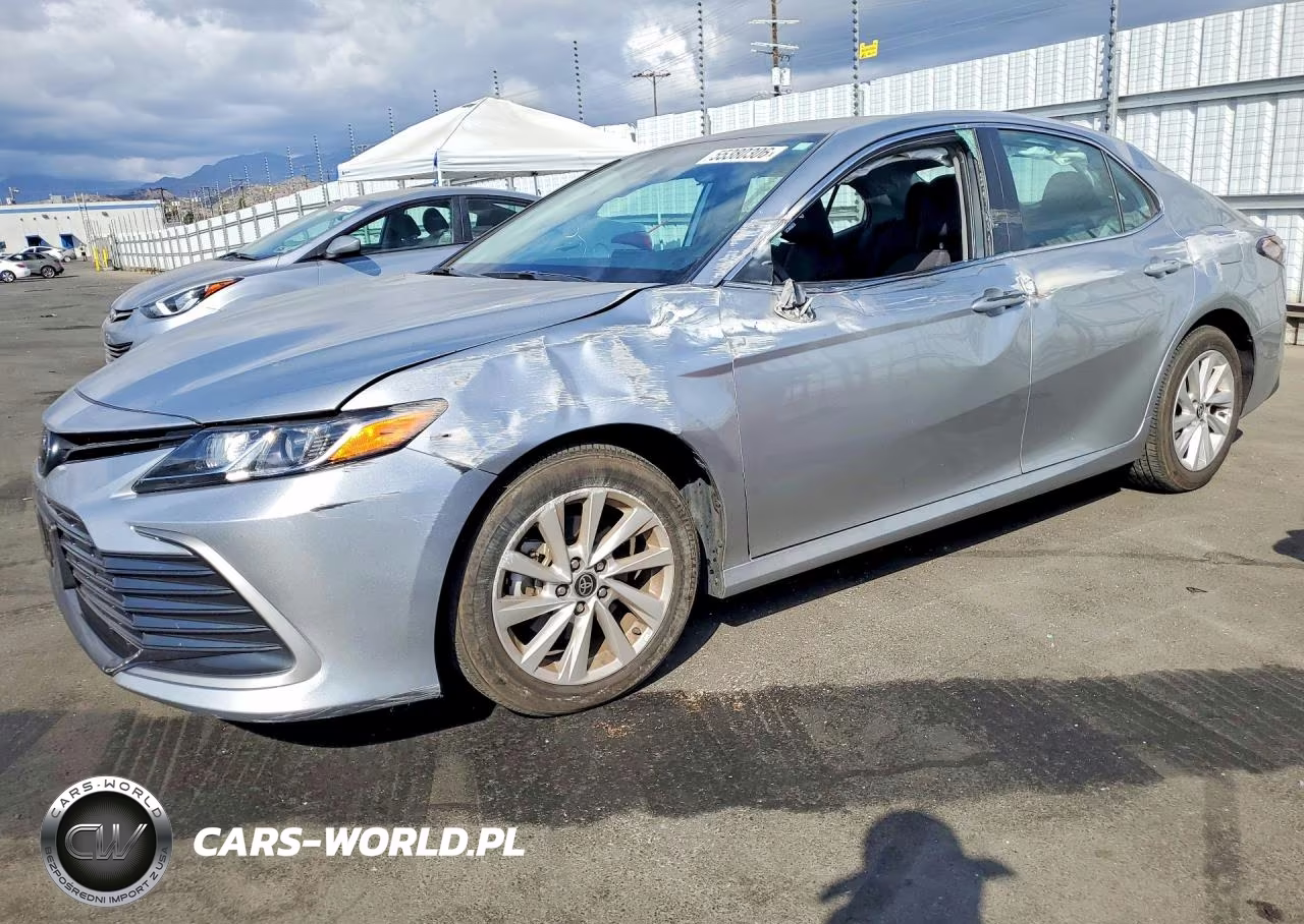 2024 Toyota Camry Le – zdjęcie 1 z 12