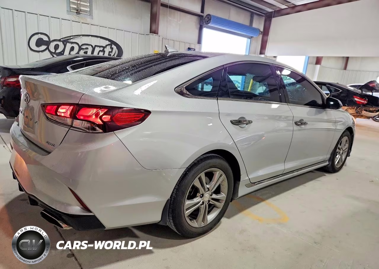 2018 Hyundai Sonata Sport VIN:5NPE34AF7JH697548 - 3