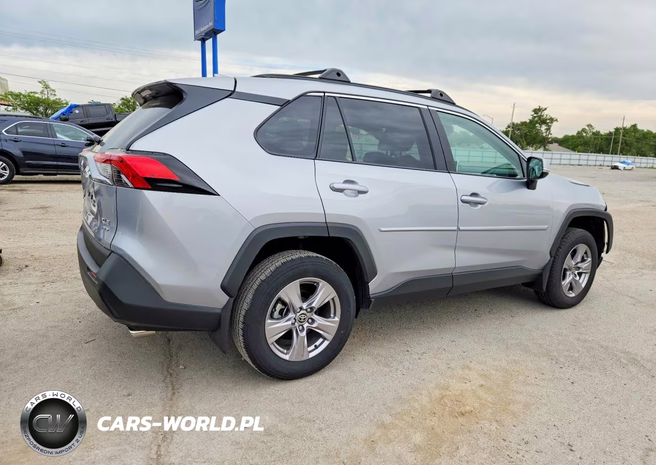 2024 Toyota Rav4 Xle VIN:2T3P1RFV0RW493173 - 3